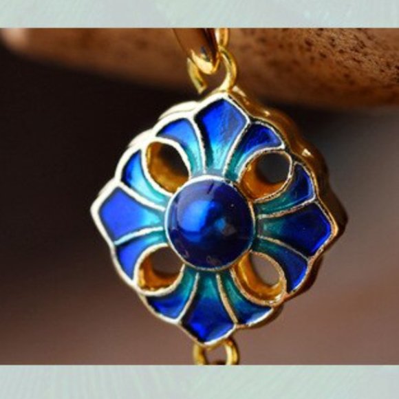 14K Gold Flower Agate Earrings - Picture 4 of 11